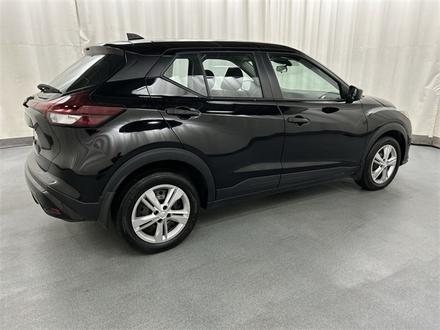 2023 Nissan Kicks S photo 3