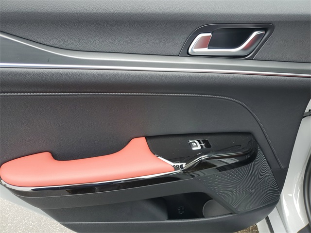 2025 Kia K5 GT-Line photo 9