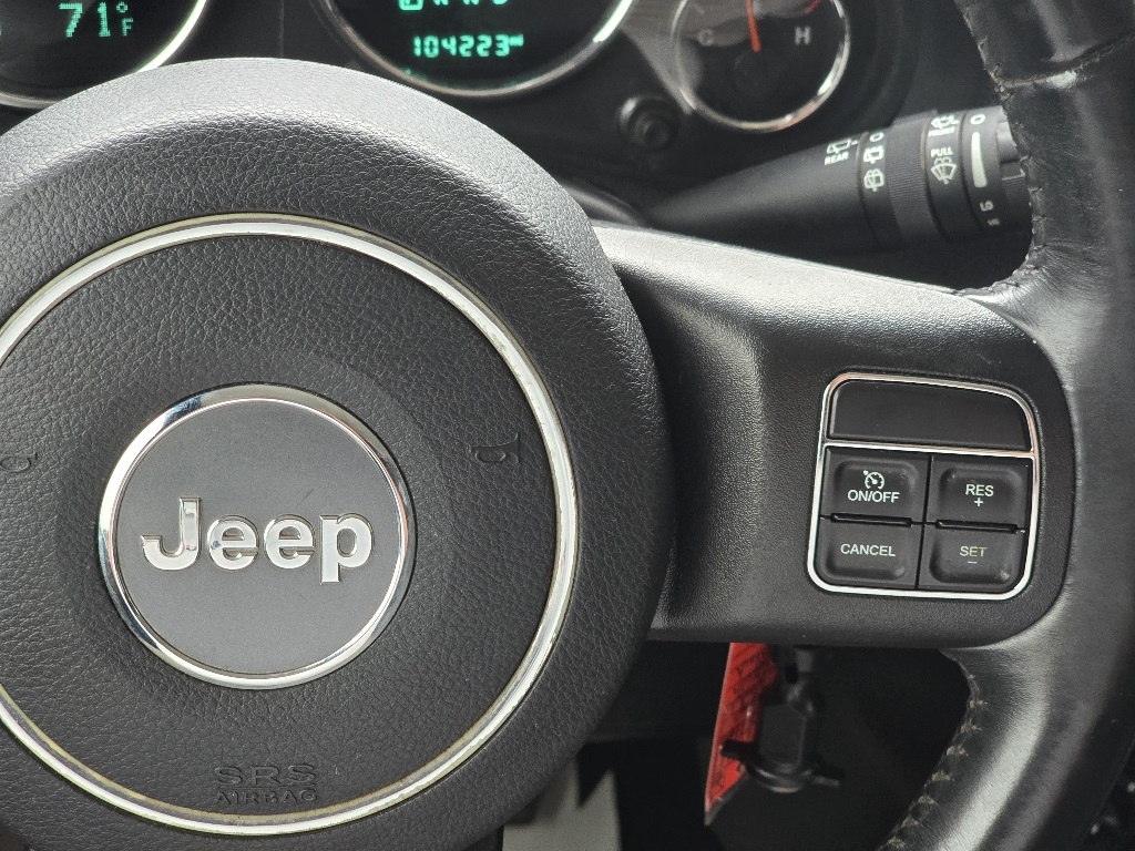 2016 Jeep Wrangler Unlimited Rubicon photo 15