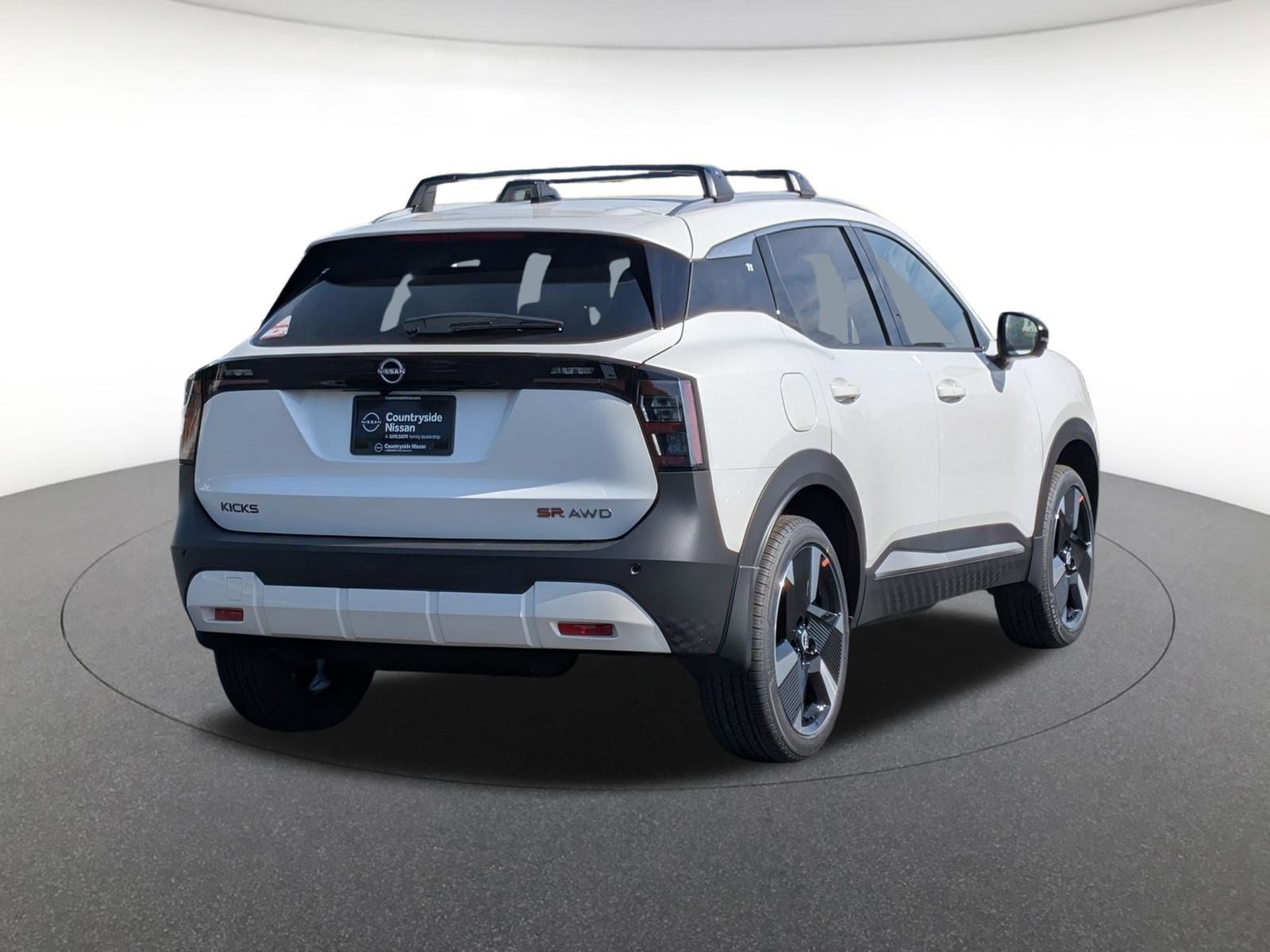 2026 Nissan Kicks SR photo 4