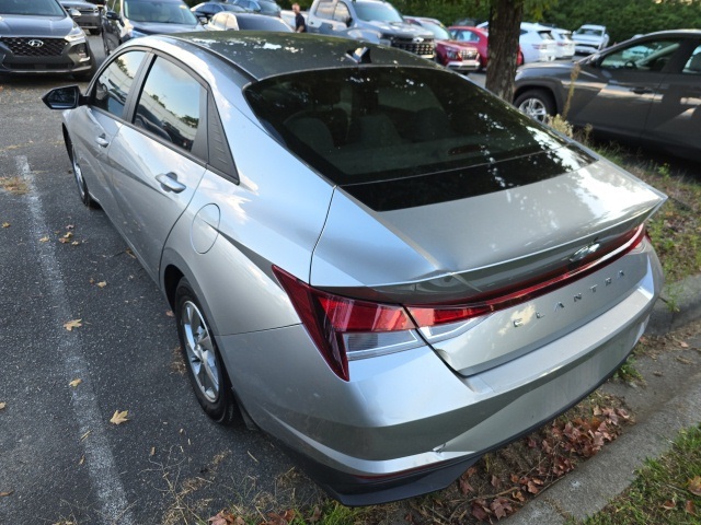 2023 Hyundai Elantra SE photo 3