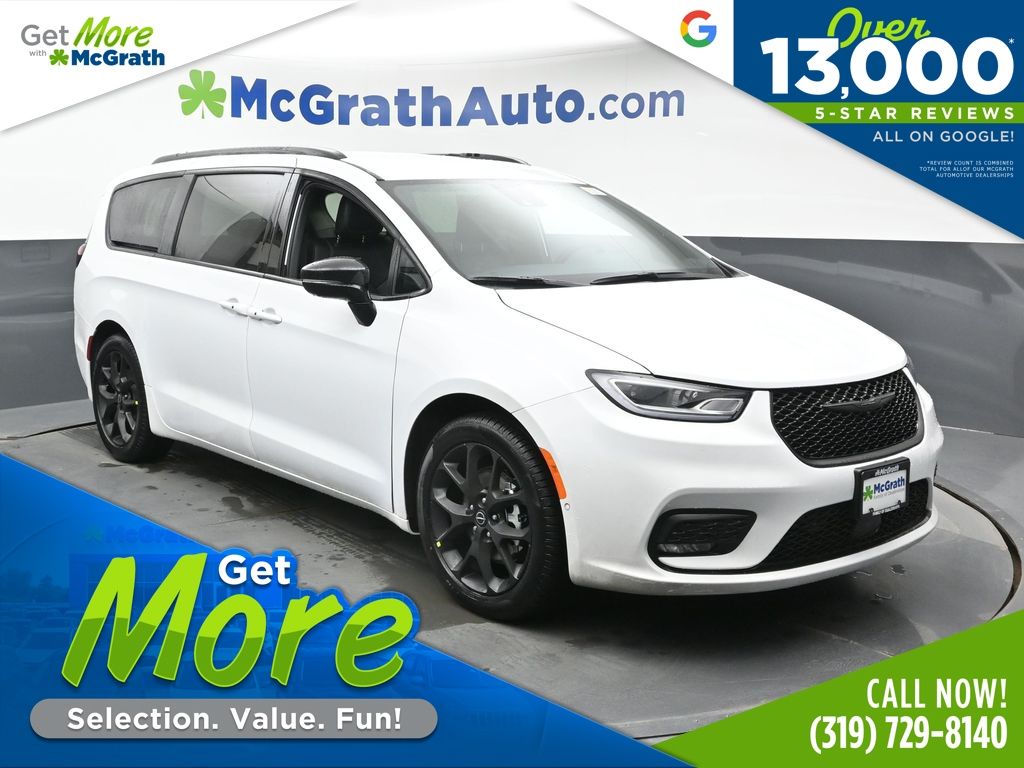 2026 Chrysler Pacifica Select's photo