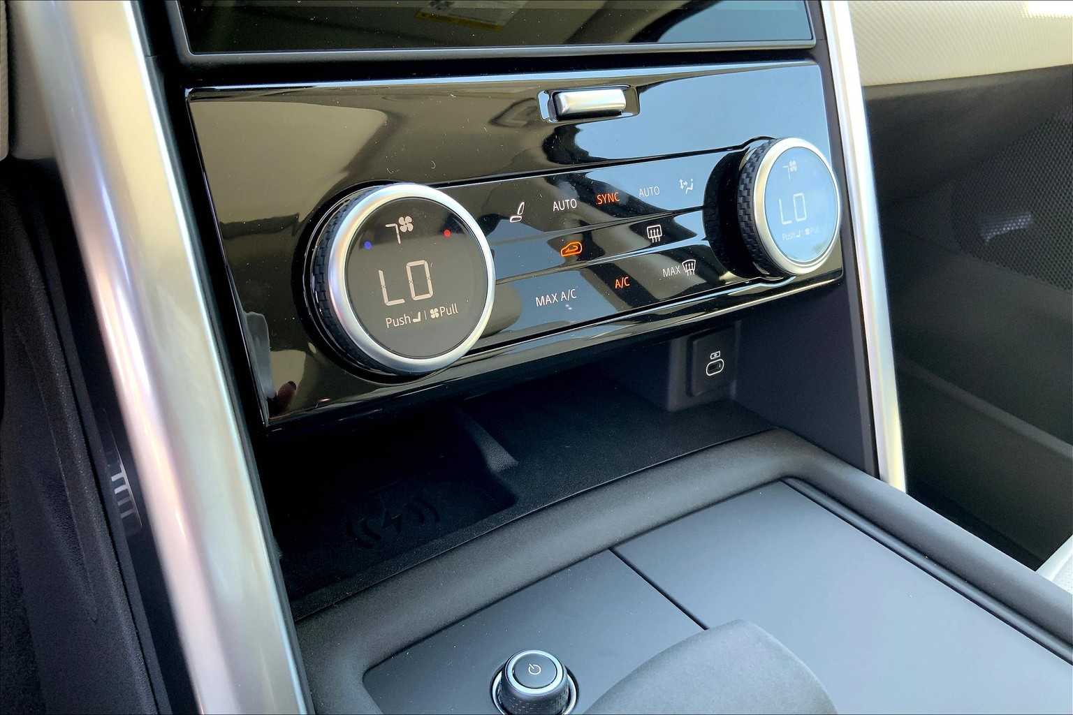 2025 Land Rover Discovery SE photo 18