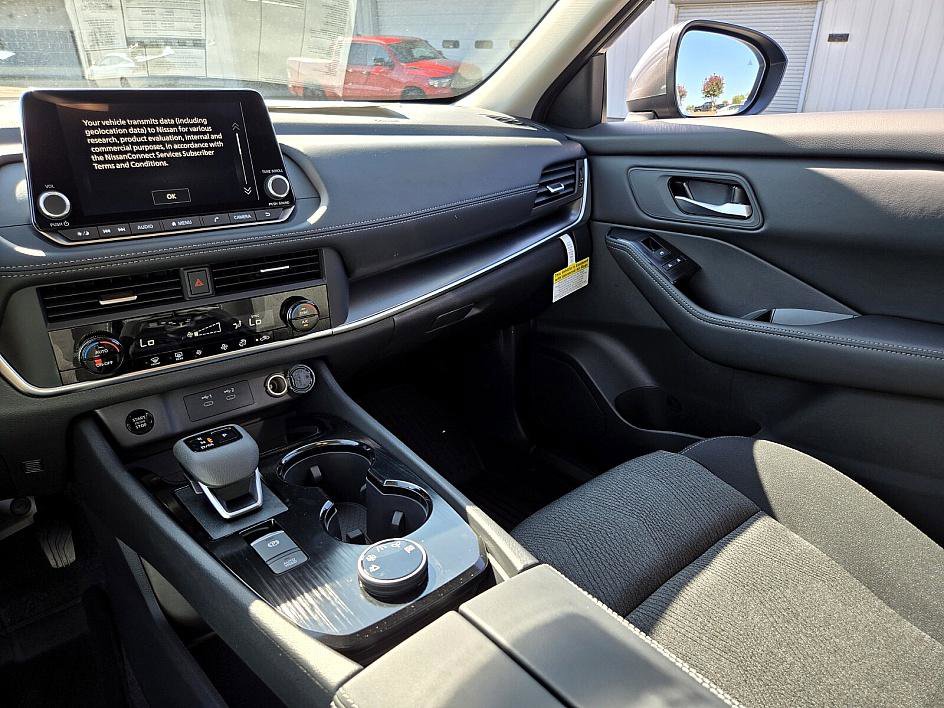 2026 Nissan Rogue SV photo 14