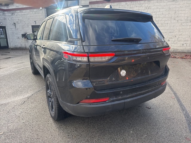 2023 Jeep Grand Cherokee Altitude photo 3