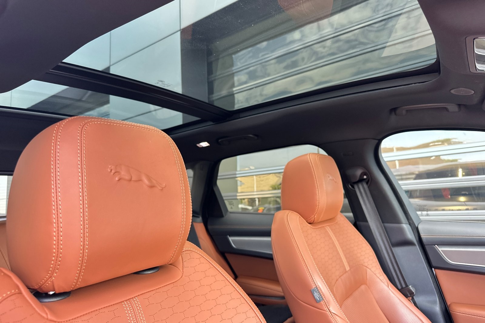 2025 Jaguar F-PACE P400 R-Dynamic S photo 17