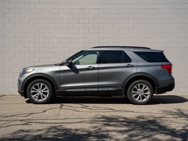 2023 Ford Explorer XLT photo 2
