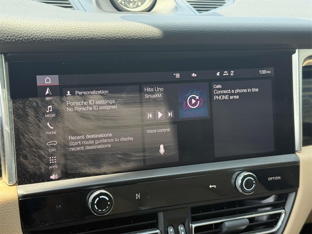 2022 Porsche Macan Base photo 3