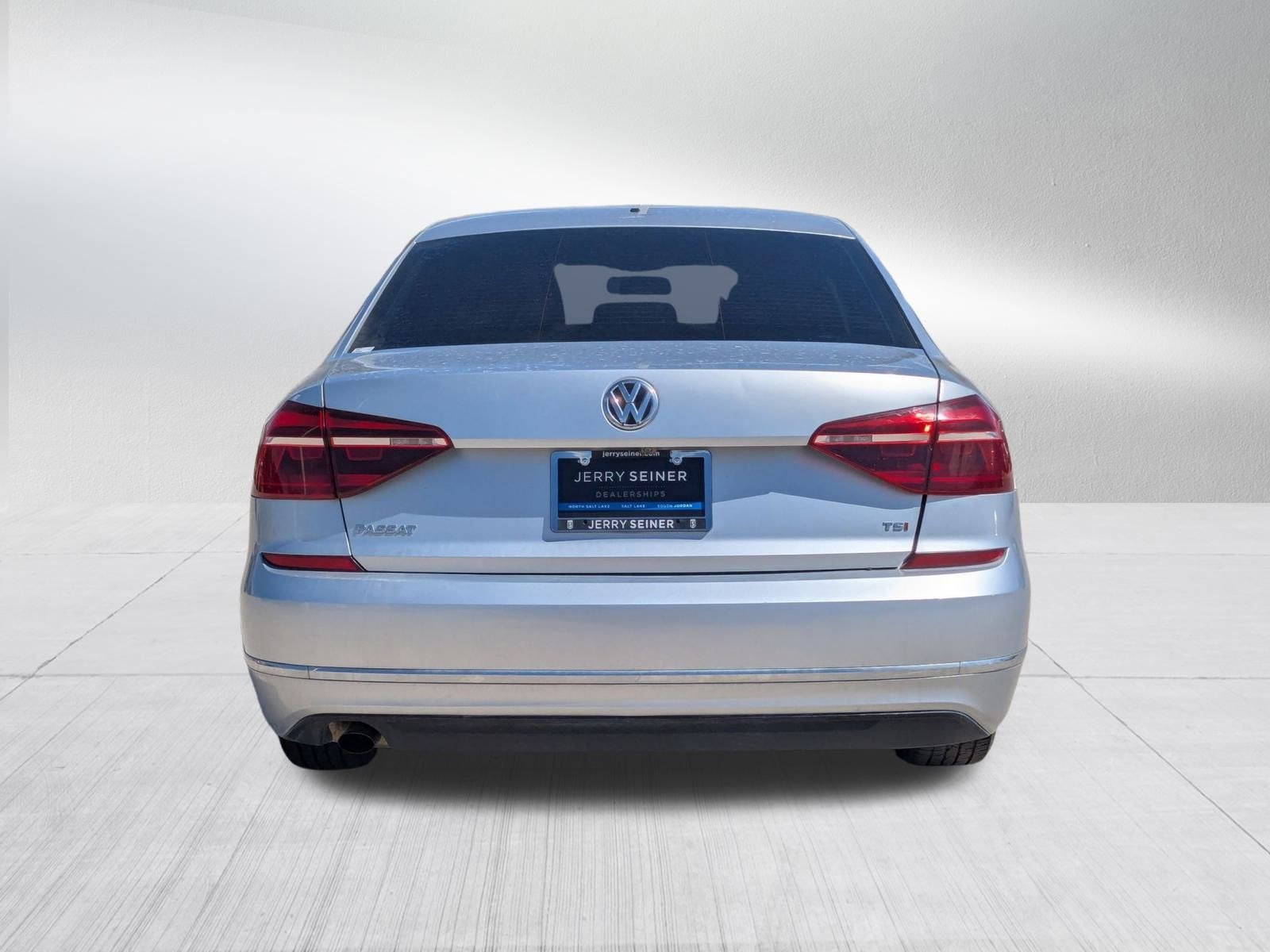 2018 Volkswagen Passat 2.0T S photo 4