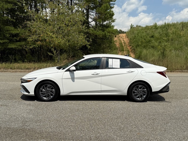 2024 Hyundai Elantra SEL photo 2