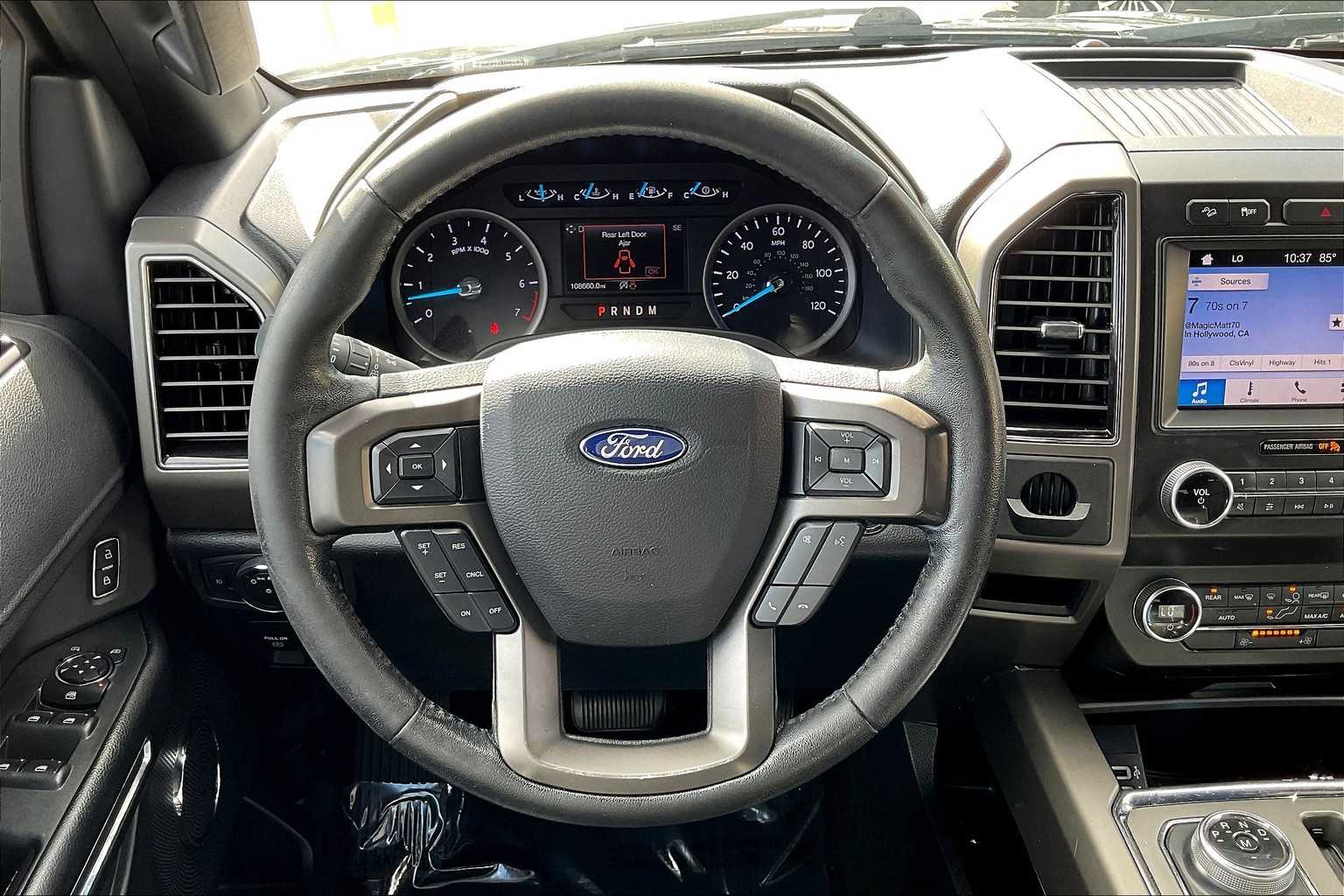 2019 Ford Expedition XLT photo 2