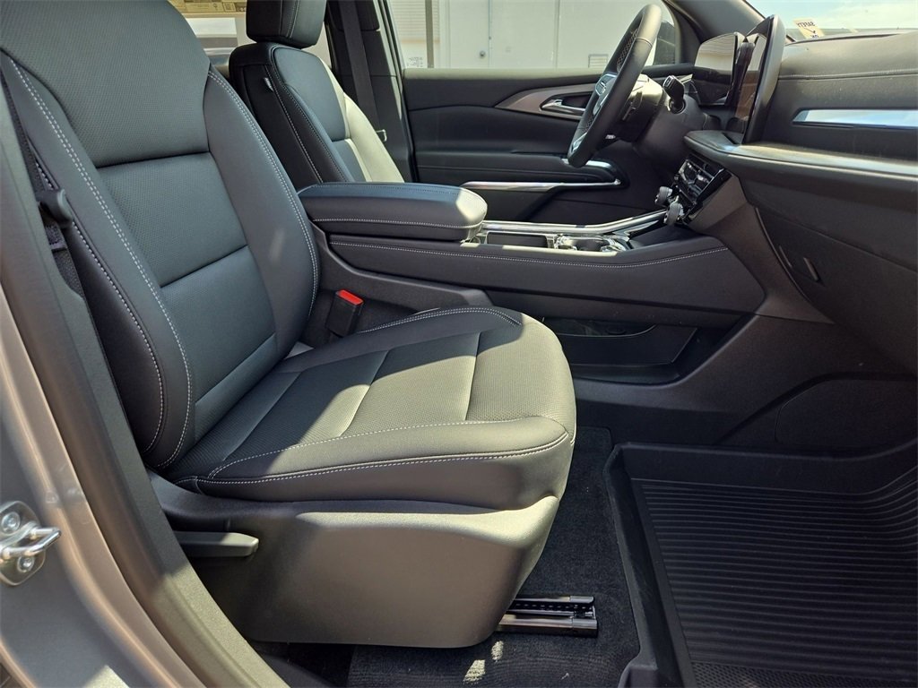 2025 Chevrolet Traverse photo 33
