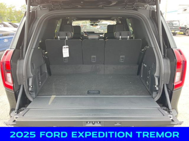 2025 Ford Expedition photo 4
