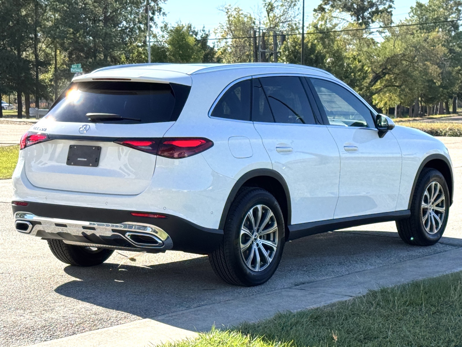 2026 Mercedes Benz GLC 300 photo 3