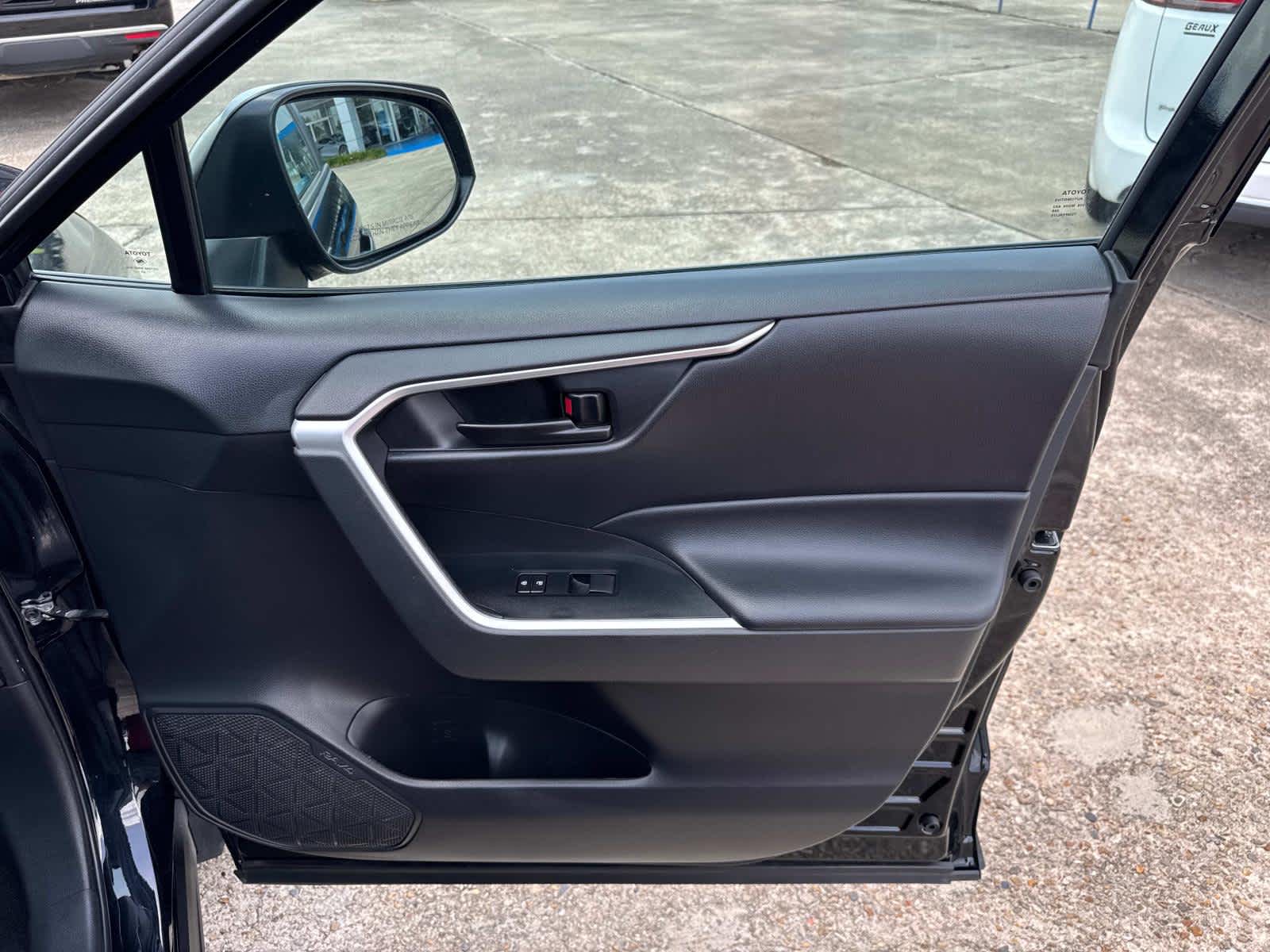 2024 Toyota RAV4 LE photo 28