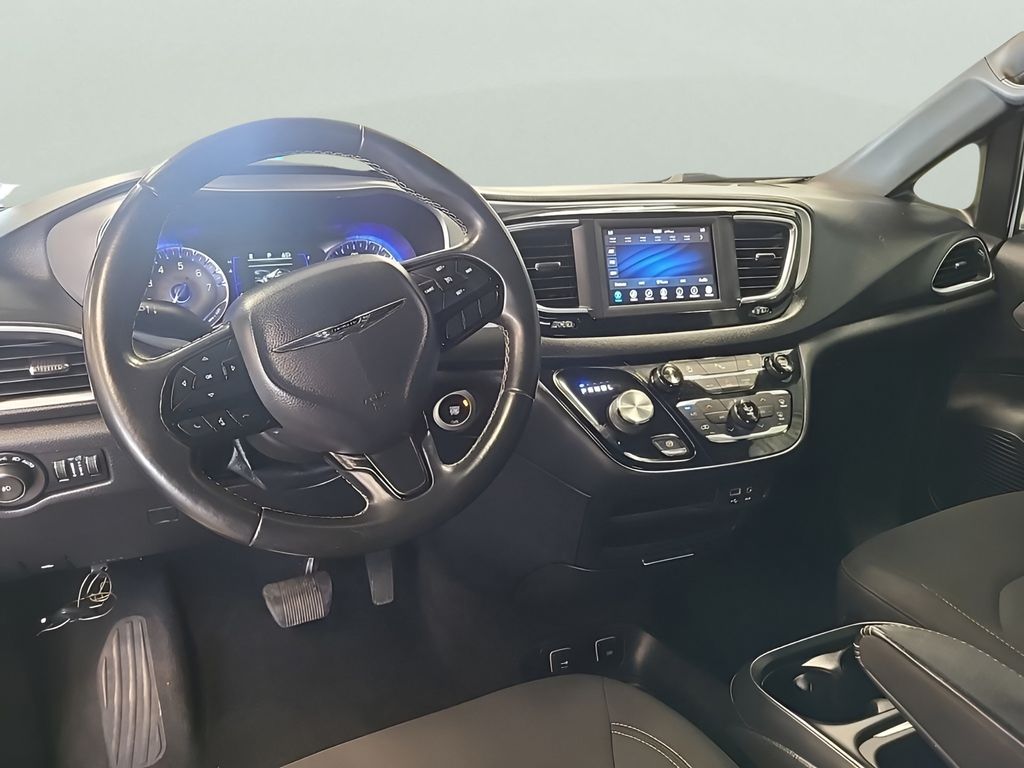 2018 Chrysler Pacifica Touring Plus photo 3