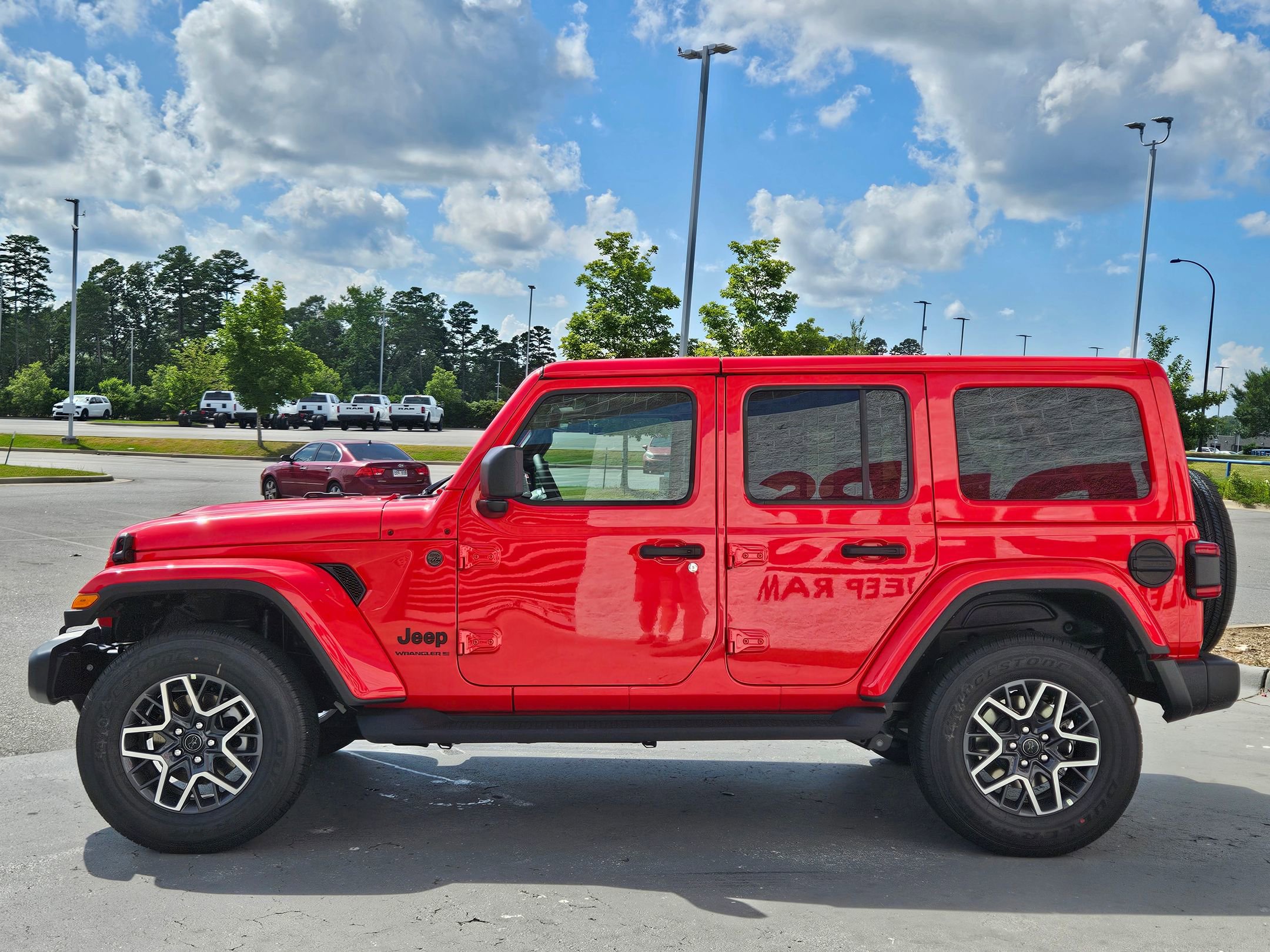 2025 Jeep Wrangler Sahara photo 3