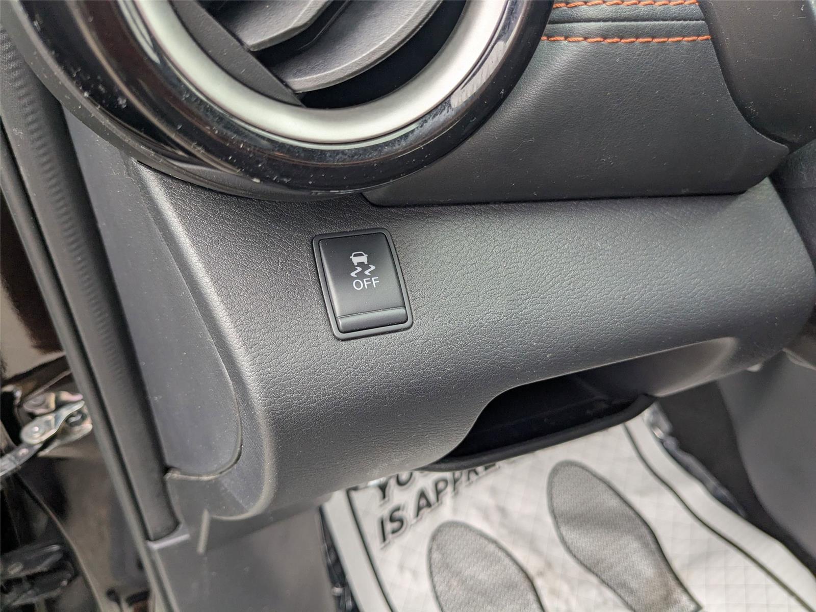 2019 Nissan Kicks SR photo 14