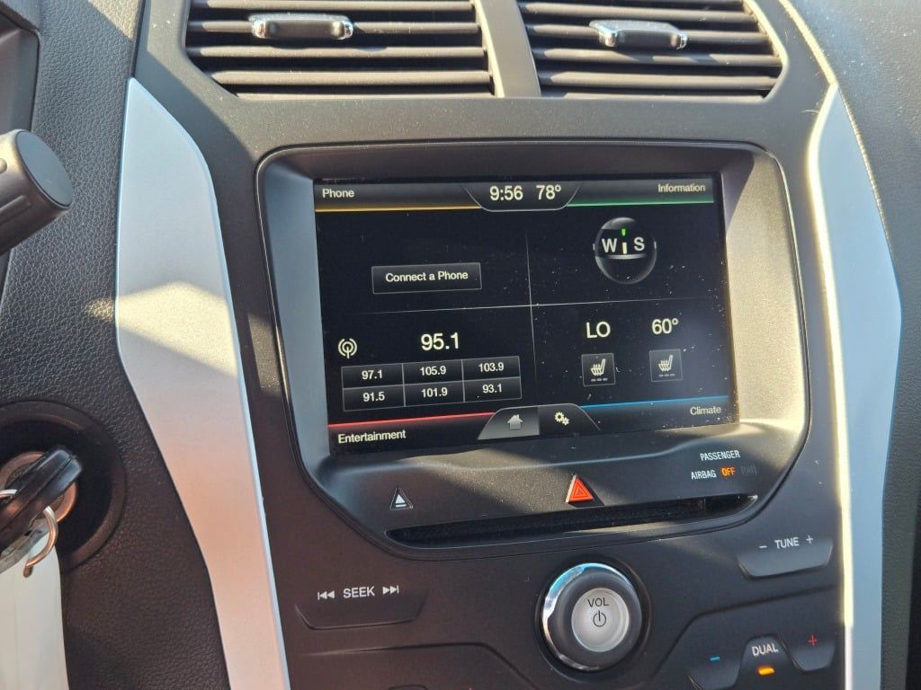 2015 Ford Explorer XLT photo 24