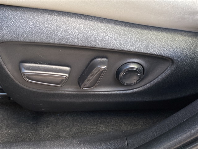 2022 Toyota RAV4 XLE Premium photo 22