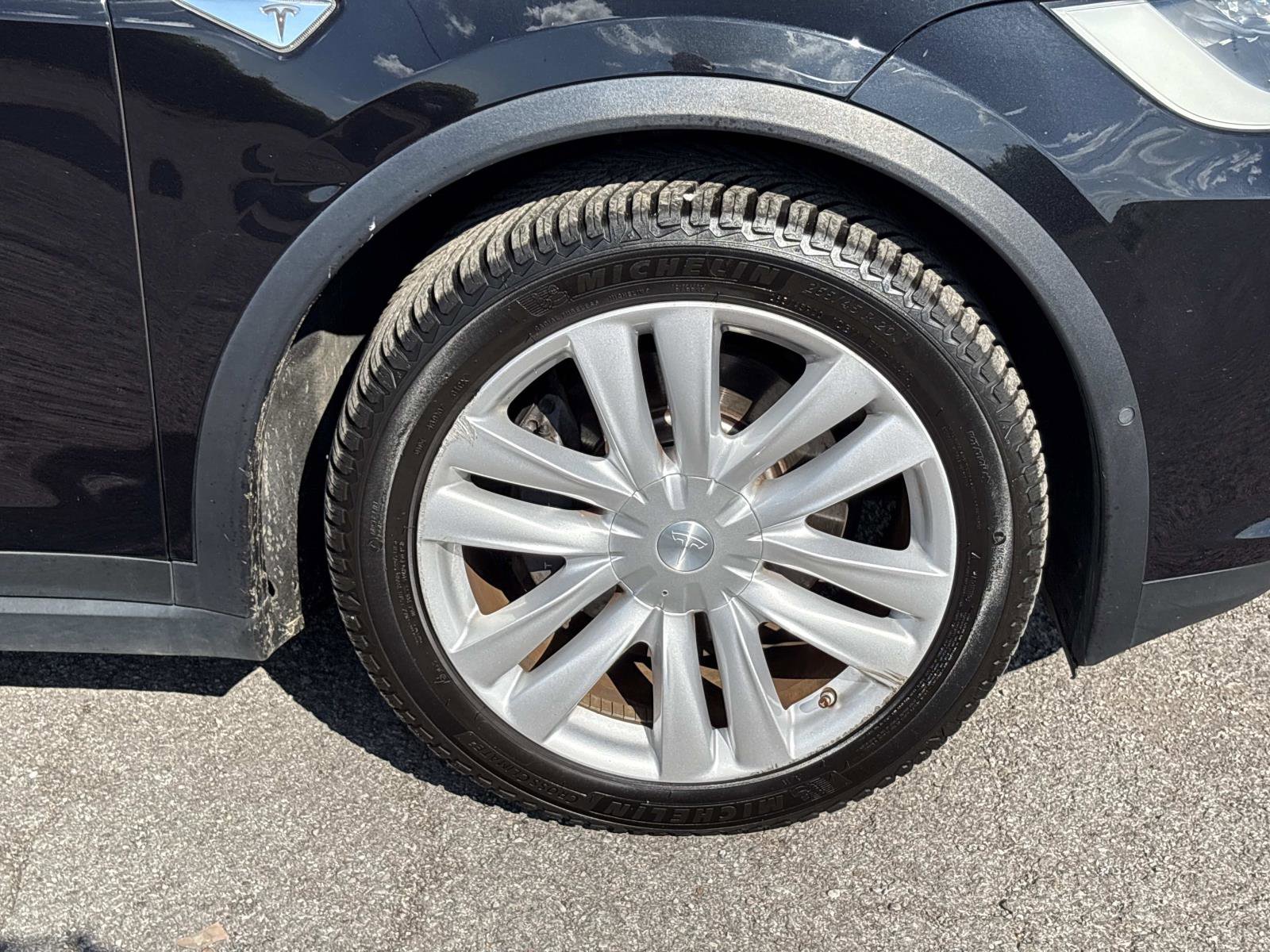 2016 Tesla Model X 90D photo 9