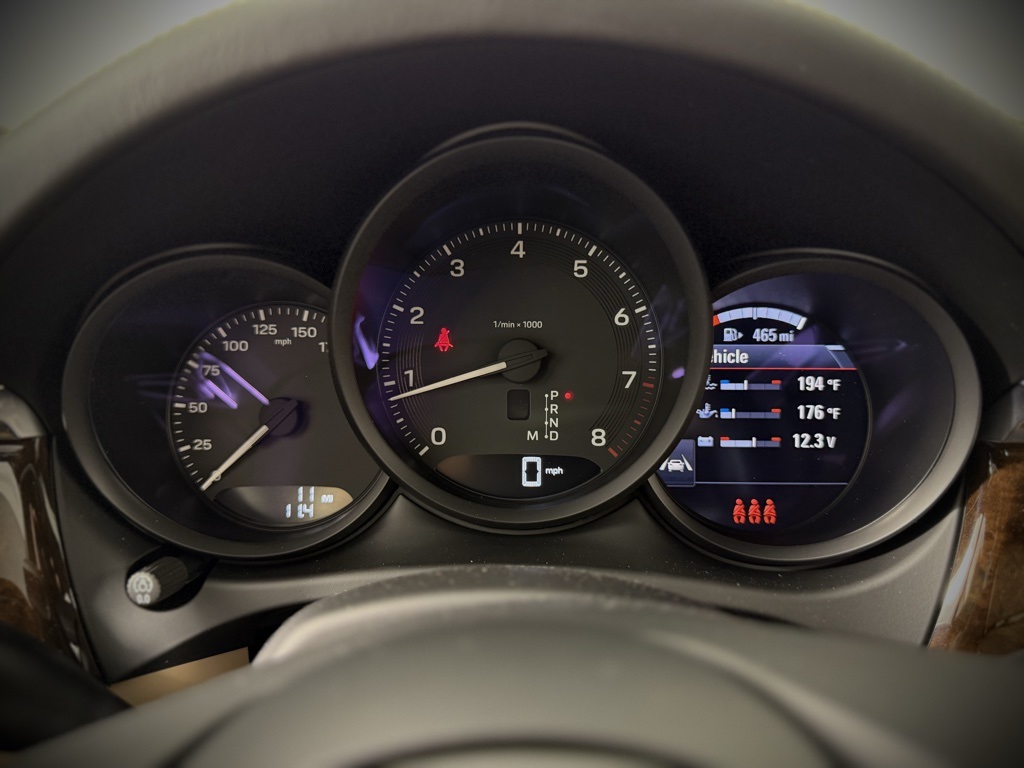 2025 Porsche Macan T photo 28