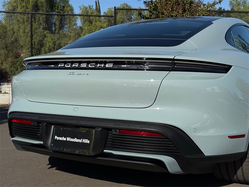 2025 Porsche Taycan photo 8