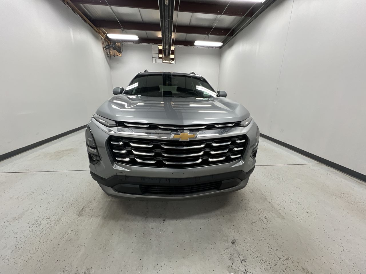 2025 Chevrolet Equinox LT photo 2