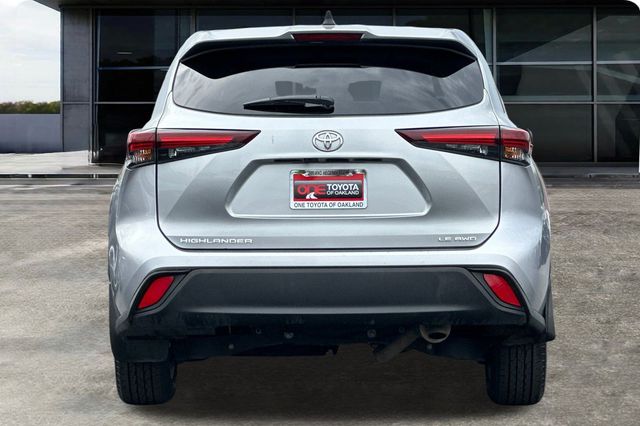 2024 Toyota Highlander LE photo 4