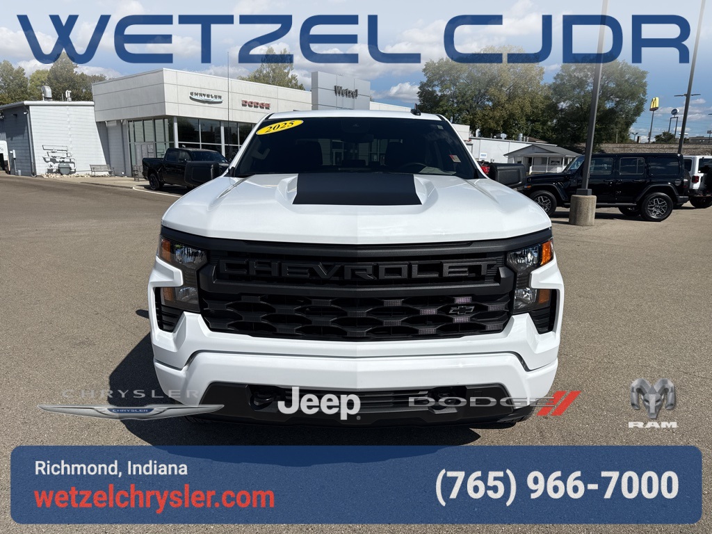 2025 Chevrolet Silverado 1500 Custom photo 2