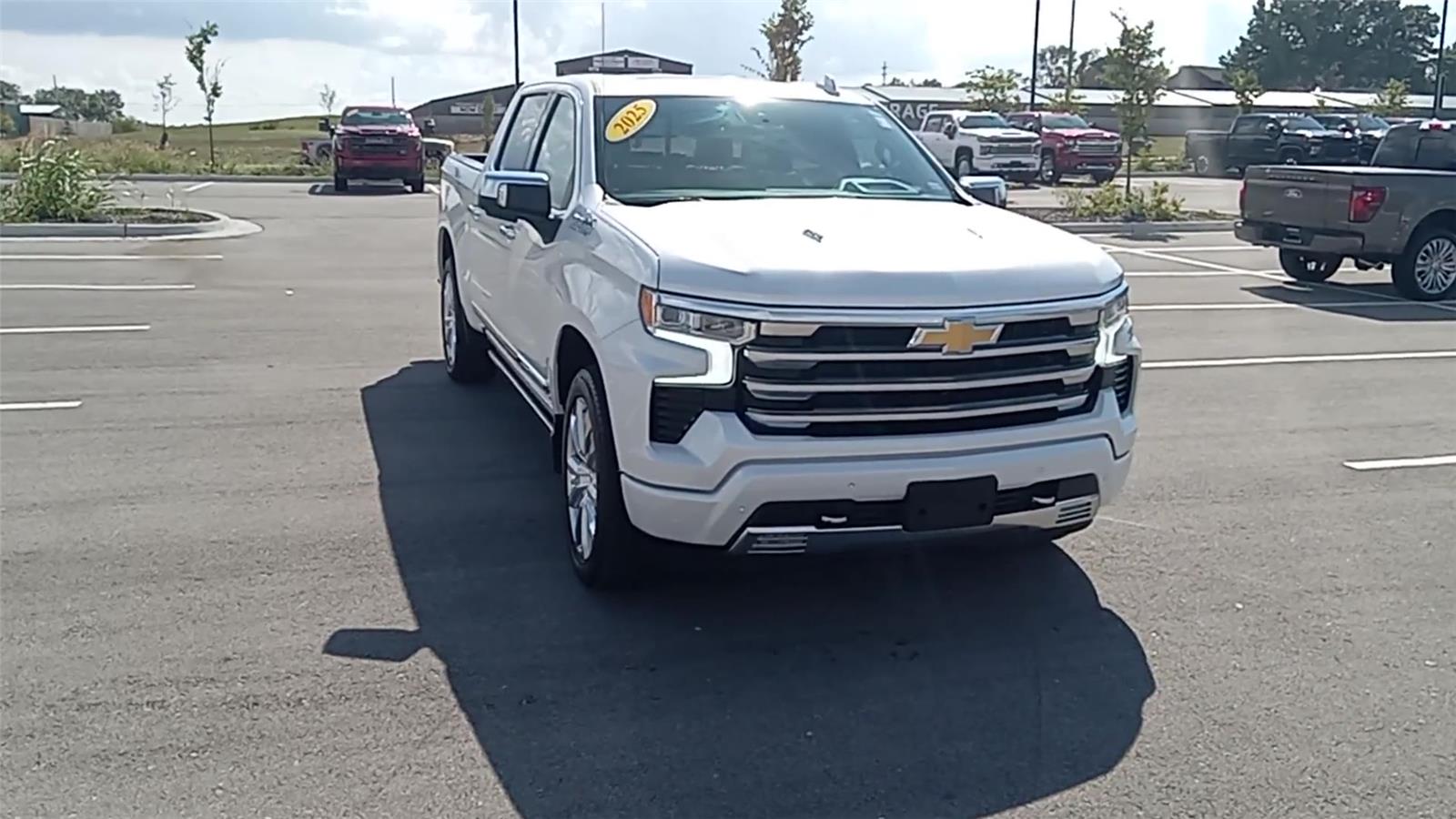 2025 Chevrolet Silverado 1500 High Country photo 2