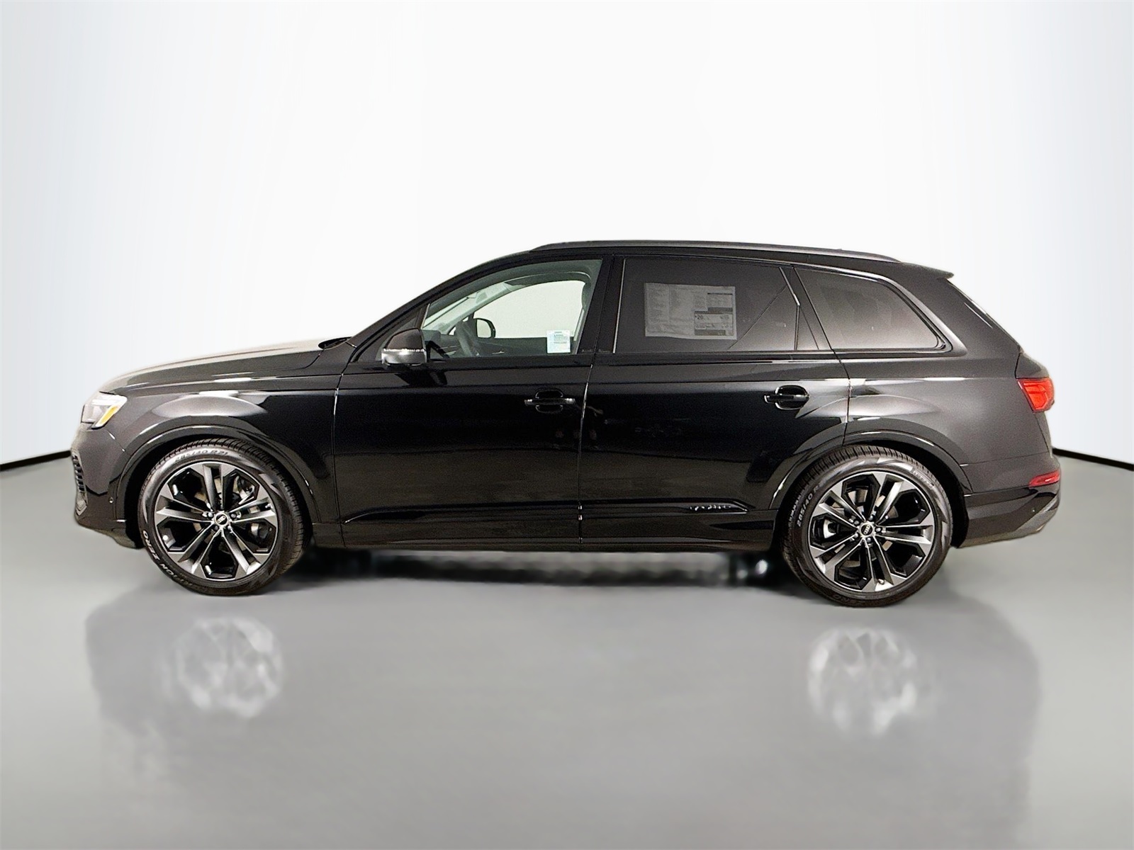 2025 Audi Q7 55 Premium Plus photo 3