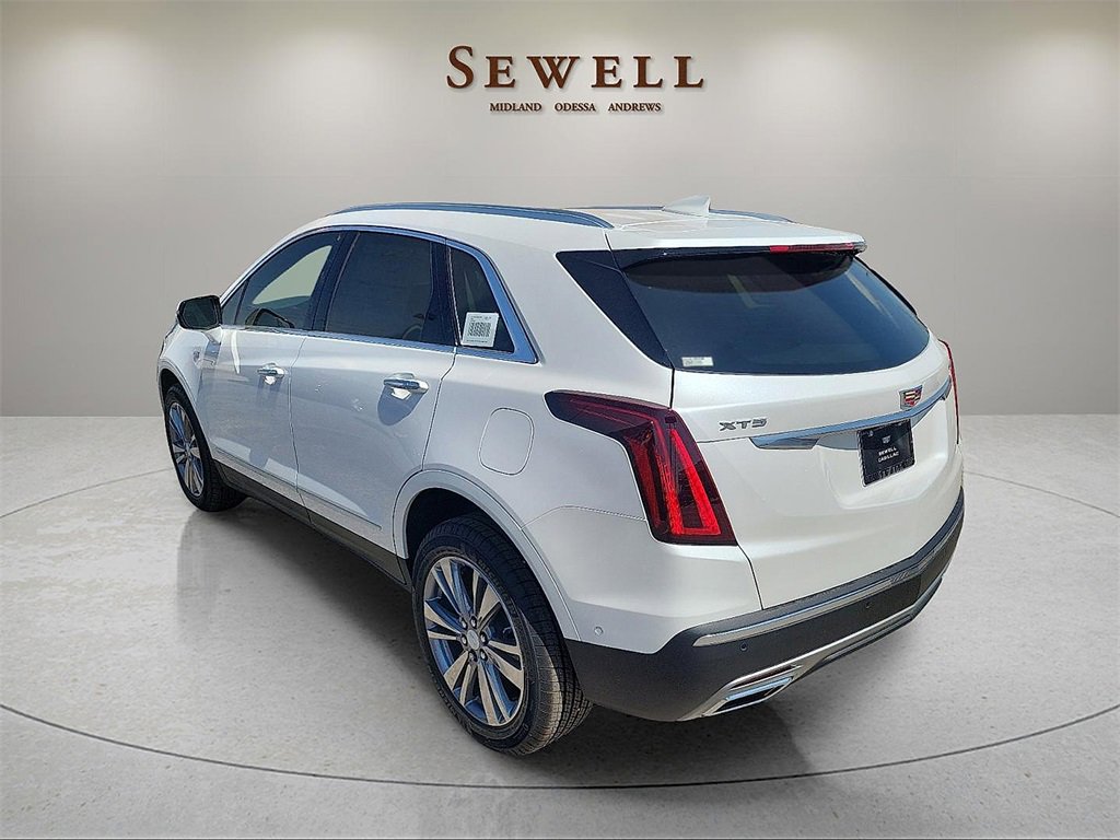 2025 Cadillac XT5 Premium Luxury photo 3