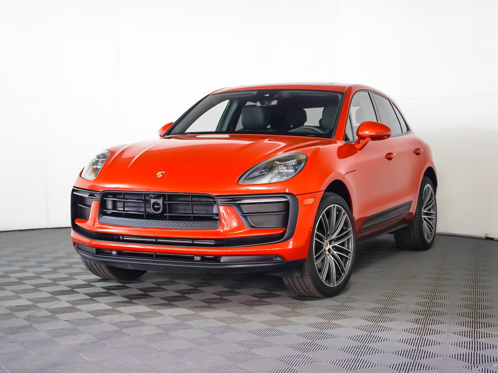 2023 Porsche Macan's photo