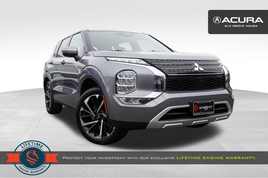 2024 Mitsubishi Outlander SE's photo