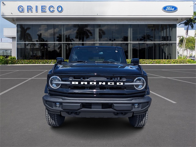 2025 Ford Bronco Outer Banks photo 2