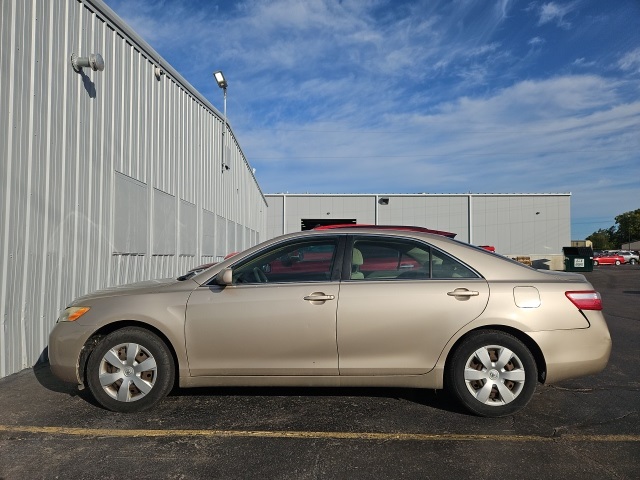 2008 Toyota Camry LE photo 2