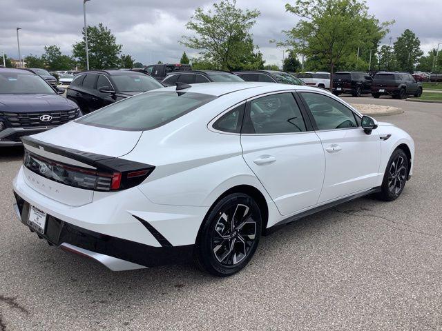 2025 Hyundai Sonata SEL photo 4