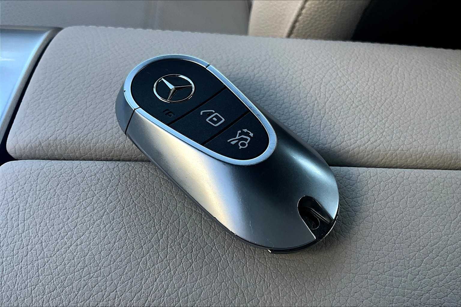 2025 Mercedes Benz C 300 photo 13