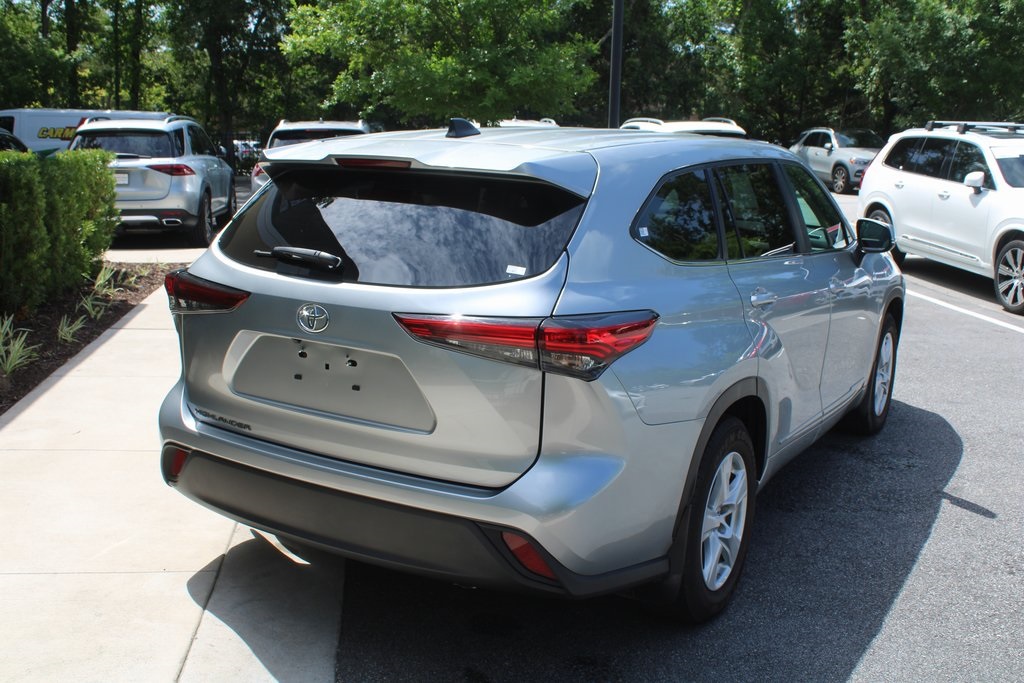 2023 Toyota Highlander L photo 4