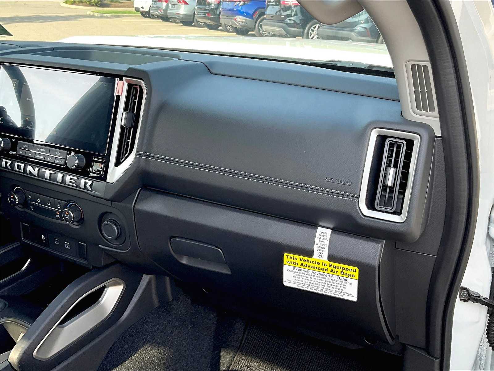 2025 Nissan Frontier SV photo 13
