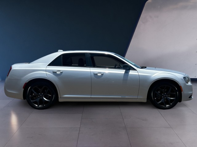 2023 Chrysler 300 Touring photo 6
