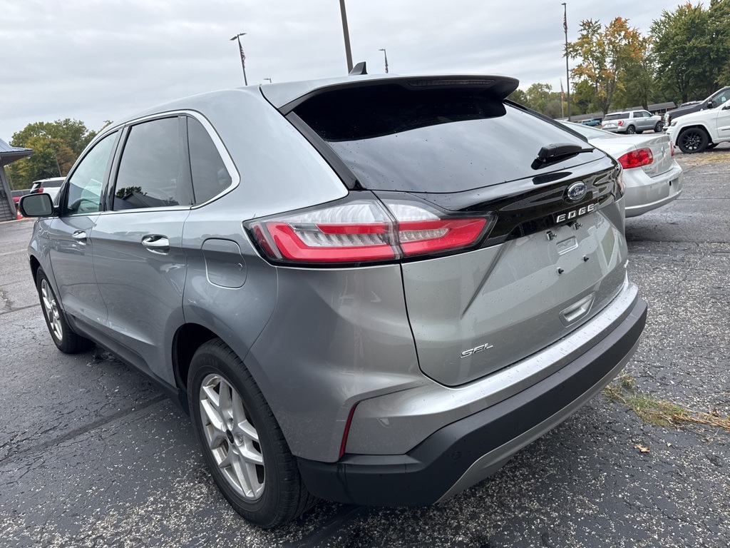 2023 Ford Edge SEL photo 2