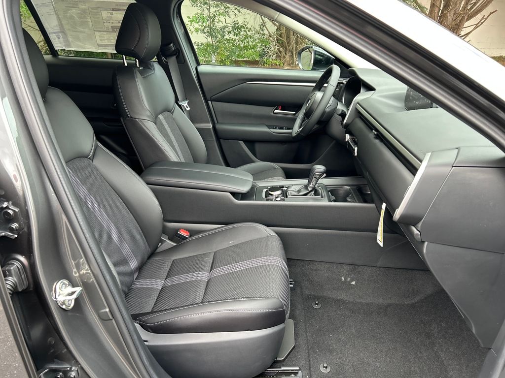 2025 Mazda CX-50 2.5 Select photo 25