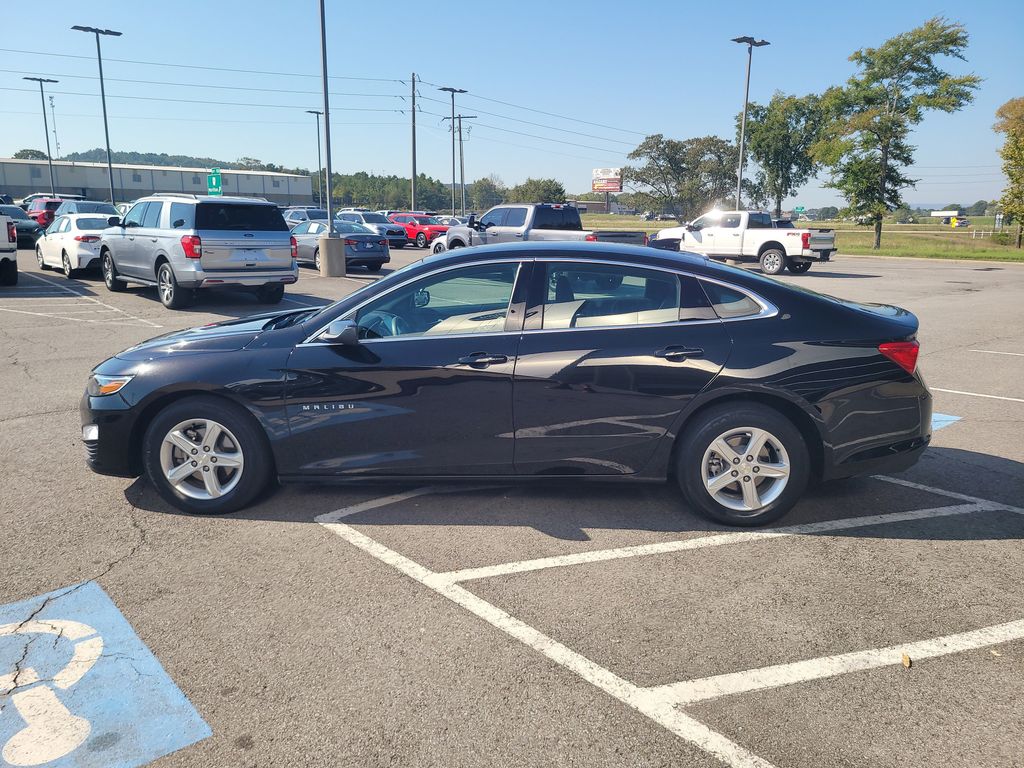 2024 Chevrolet Malibu 1LT photo 5