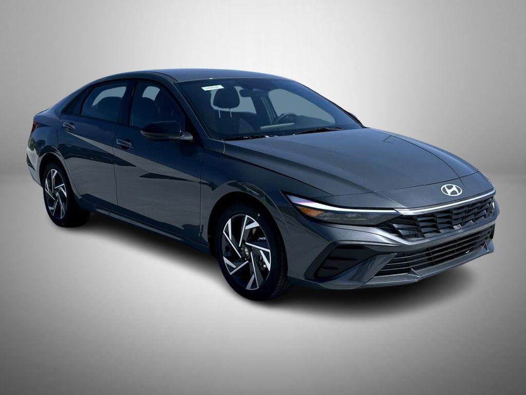 2025 Hyundai Elantra SEL Sport photo 3