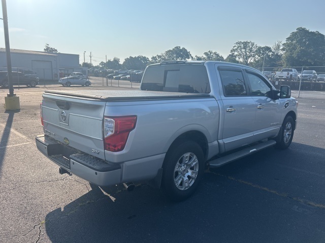 2017 Nissan Titan SV Crew Cab photo 3