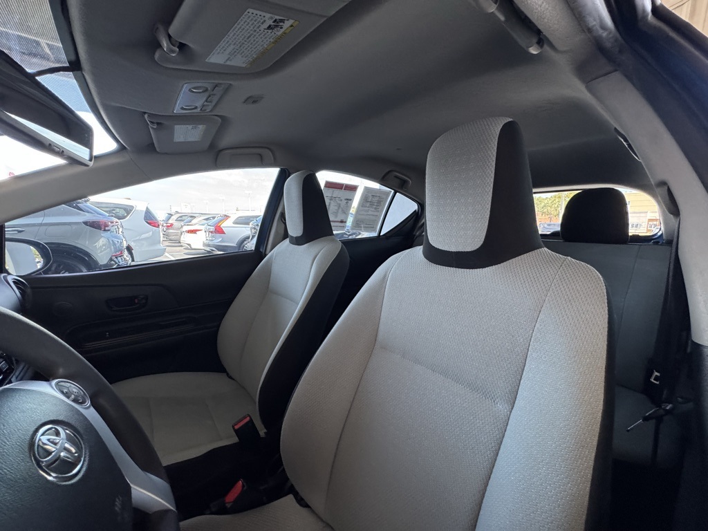 2015 Toyota Prius C One photo 13