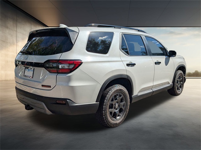 2025 Honda Pilot TrailSport photo 2