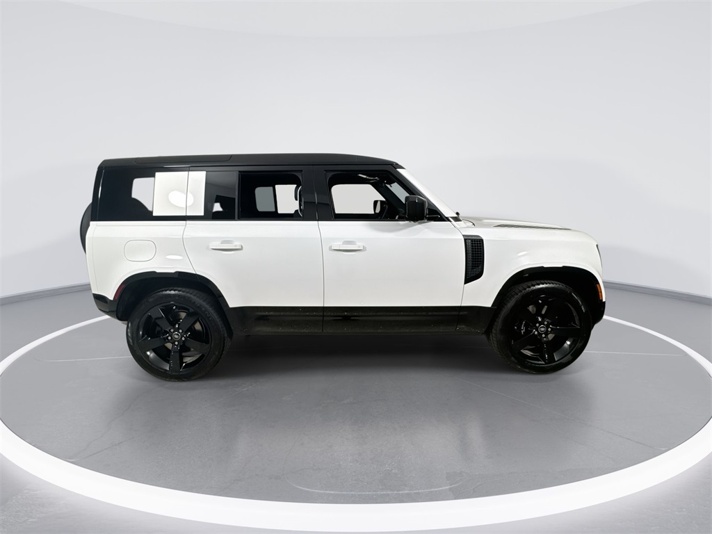 2025 Land Rover Defender 110 V8 photo 9